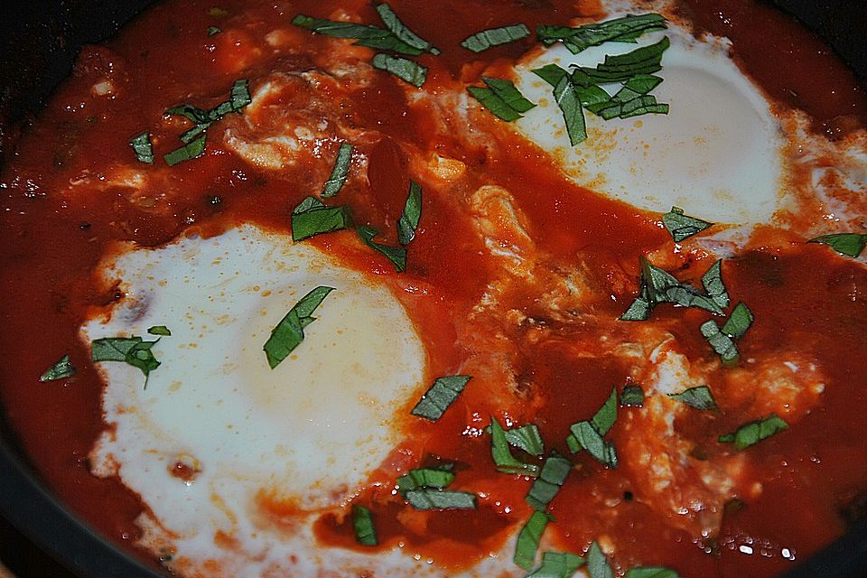 Eier in Tomatensugo