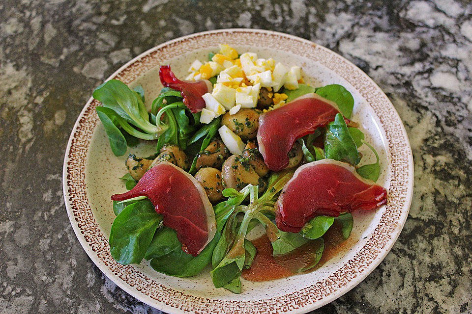 Nüsslisalat mit geräuchertem Entenbrüstli