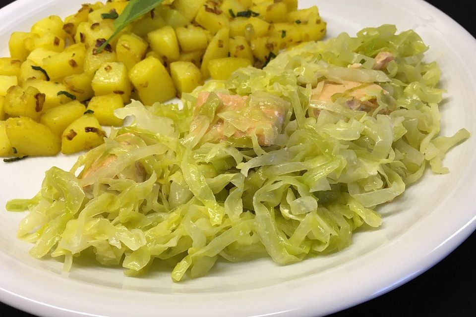 Spitzkohl-Lachs-Pfanne