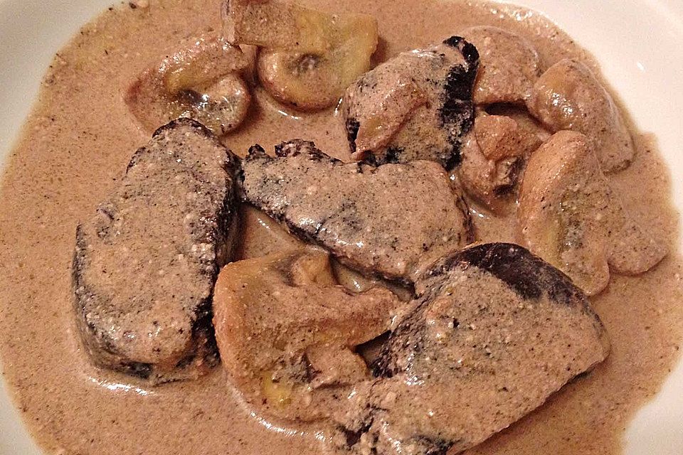 Mariniertes Hirschfilet mit Champignons