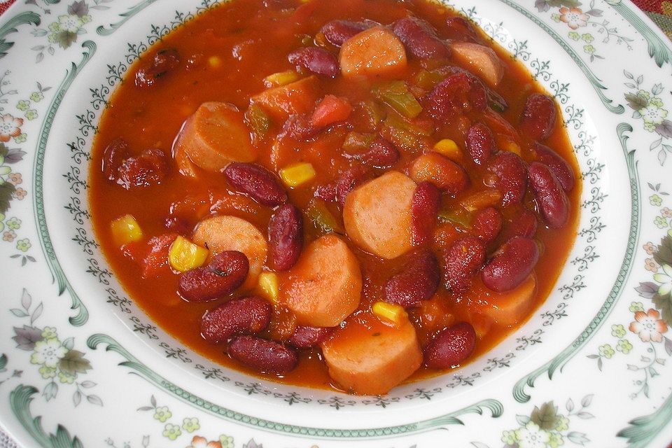 Würstchen Chili mit Nudeln