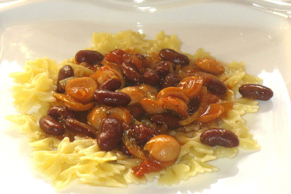 Würstchen Chili mit Nudeln