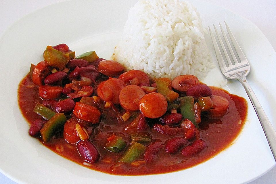 Würstchen Chili mit Nudeln