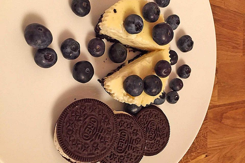 Oreo-Cheesecake-Muffins