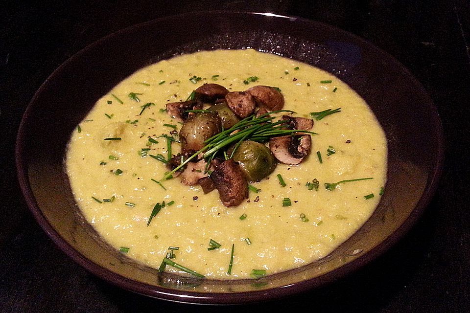 Bohnensuppe mit gebratenem Rosenkohl