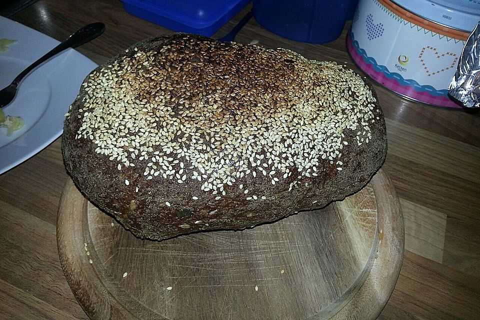 Dunkles Low Carb Brot