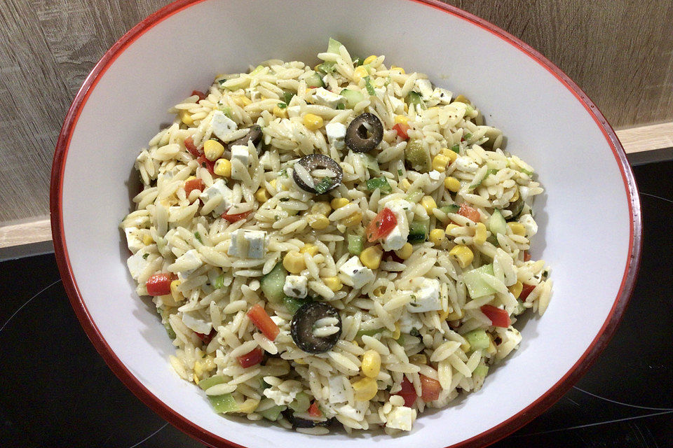 Griechischer Kritharaki-Salat