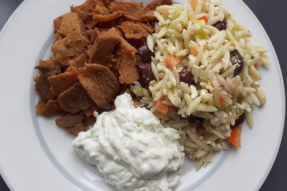 Griechischer Kritharaki-Salat