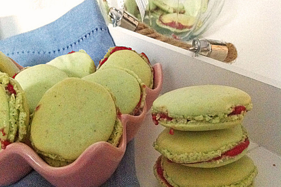 Zarte Himbeermacarons