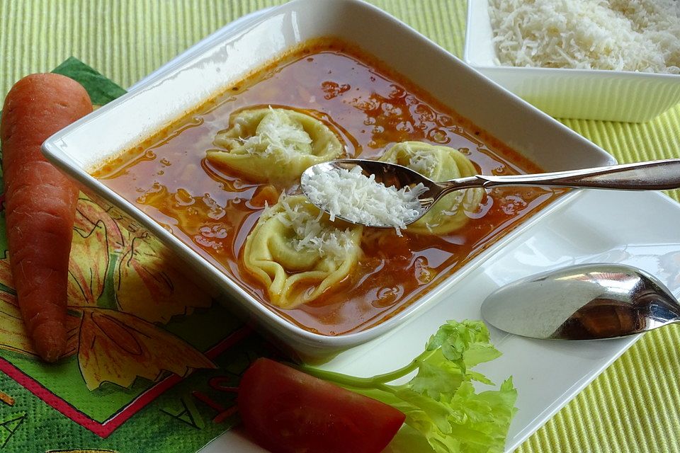 Minestrone mit Tortellini