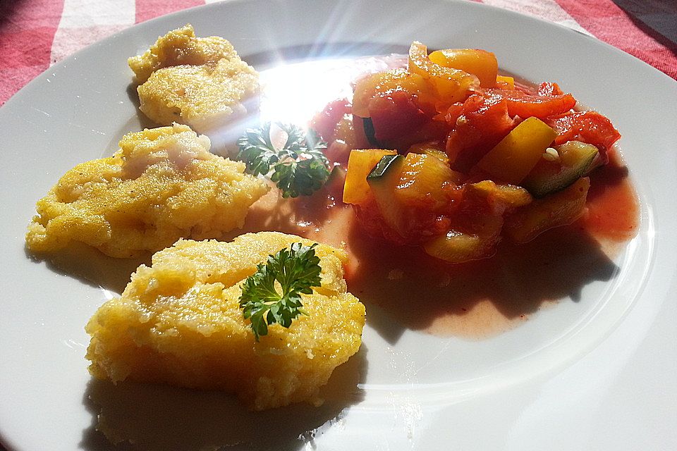 Gebratene Polenta mit Gemüsebeilage