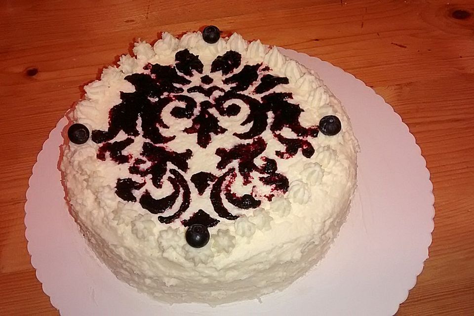 Heidelbeer-Buttercreme-Minitorte