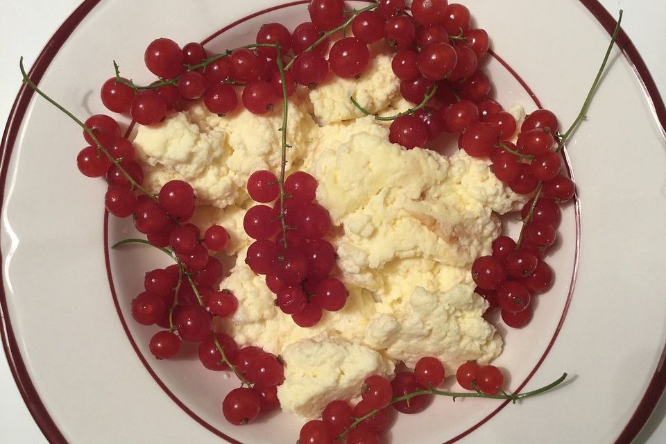 Süßes Rührei mit Beeren