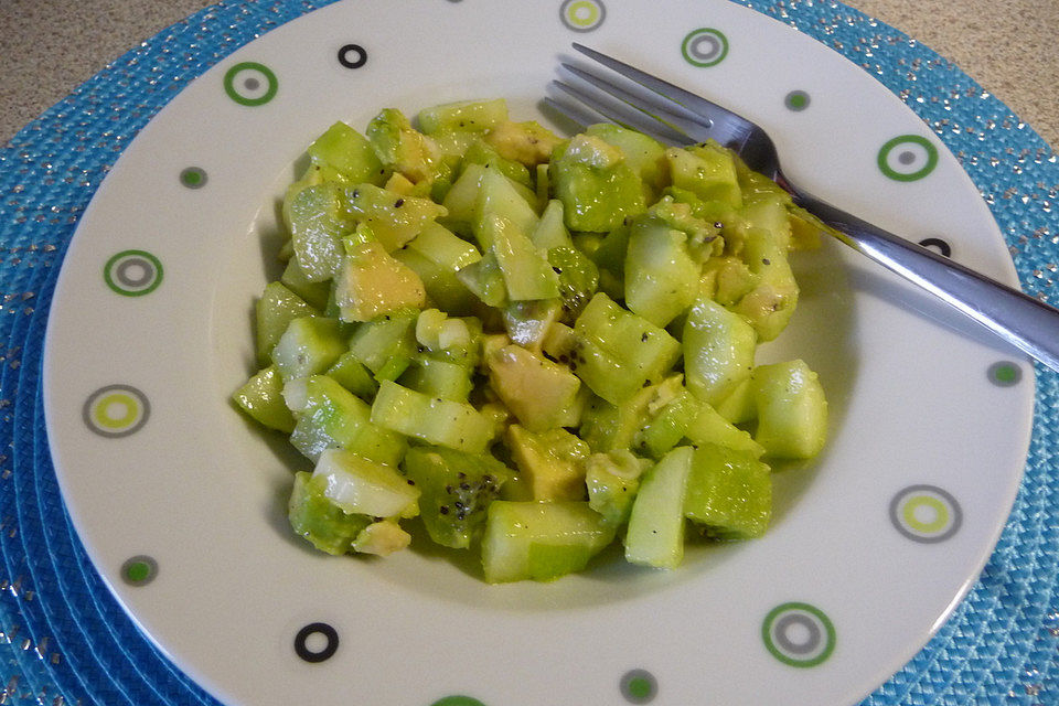 Gurken-Kiwi-Salat