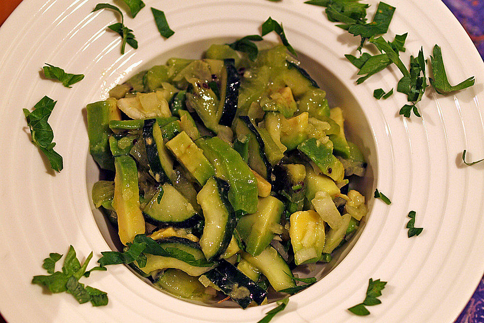 Gurken-Kiwi-Salat