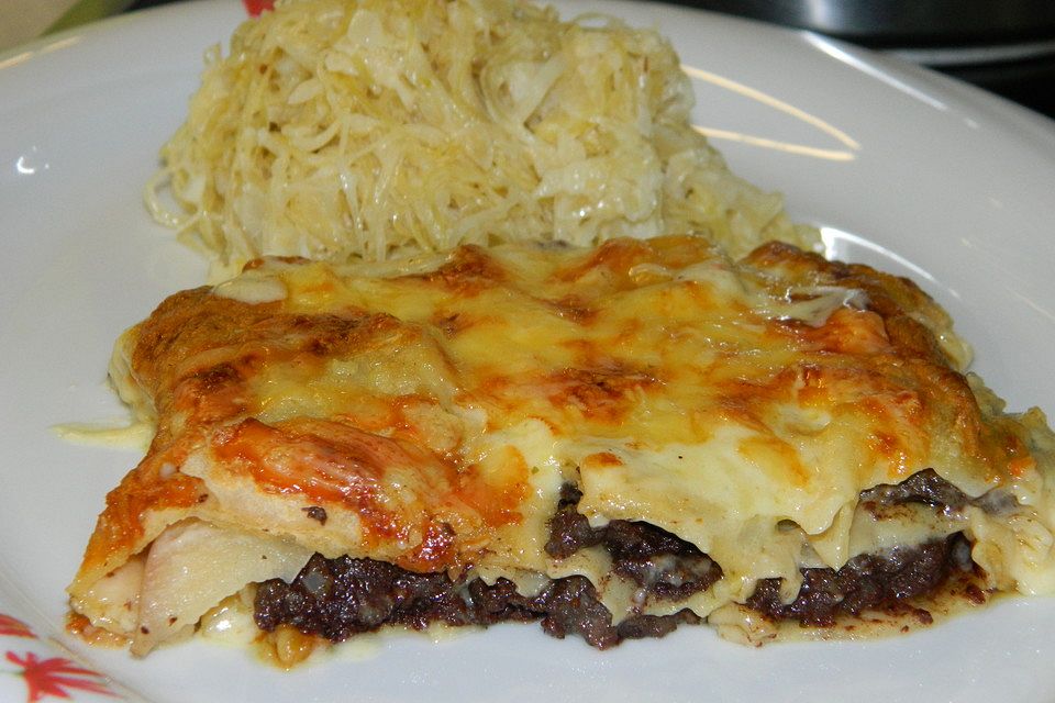 Blutwurst-Lasagne mit Rahmsauerkraut