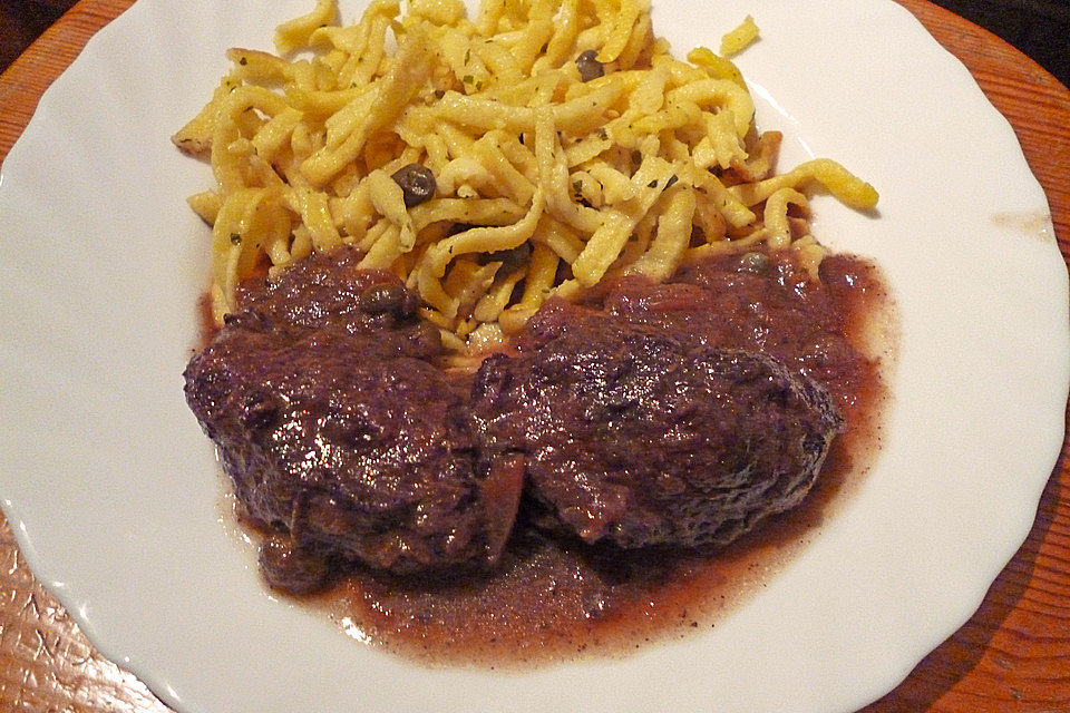 Schweinebäckchen in Rotwein-Kapernsoße