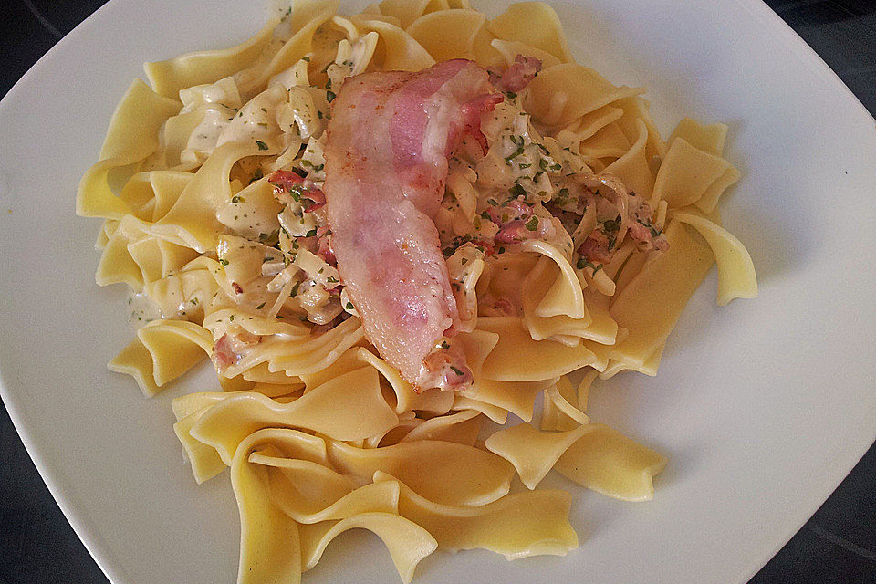 Bandnudeln mit Speck-Limonensoße