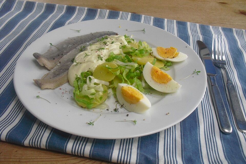 Endivien-Kartoffelsalat mit Matjes