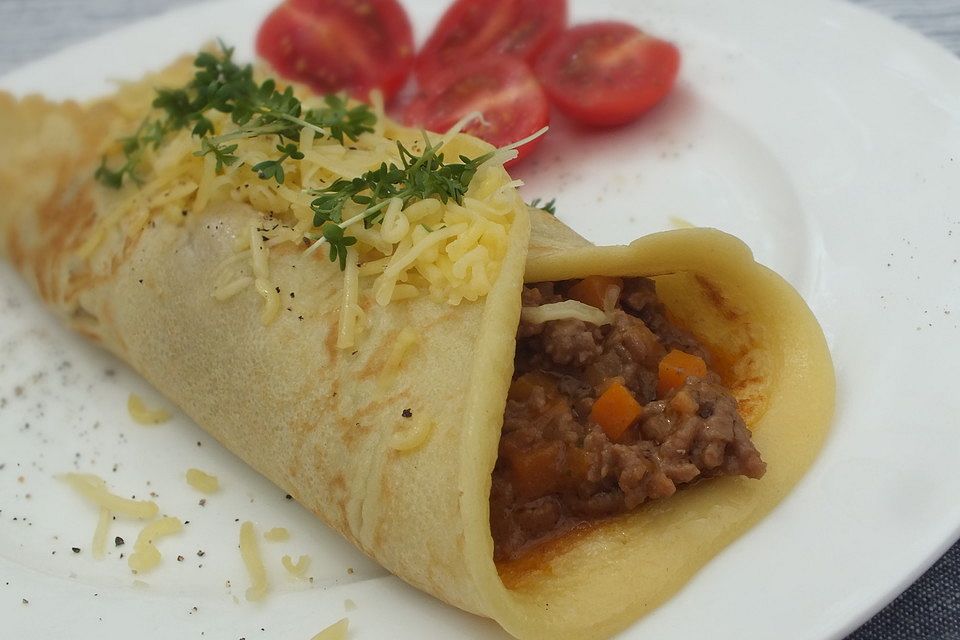 Pfannkuchen mit Bolognese-Sauce