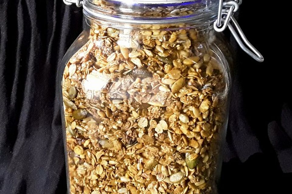 Knuspriges Granola