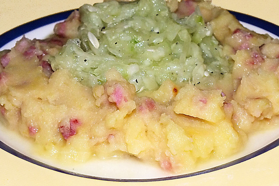 Stampfkartoffeln mit Gurkensalat