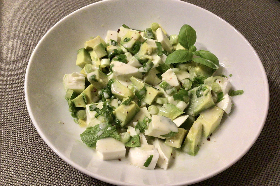 Avocado-Mozzarella-Carpaccio