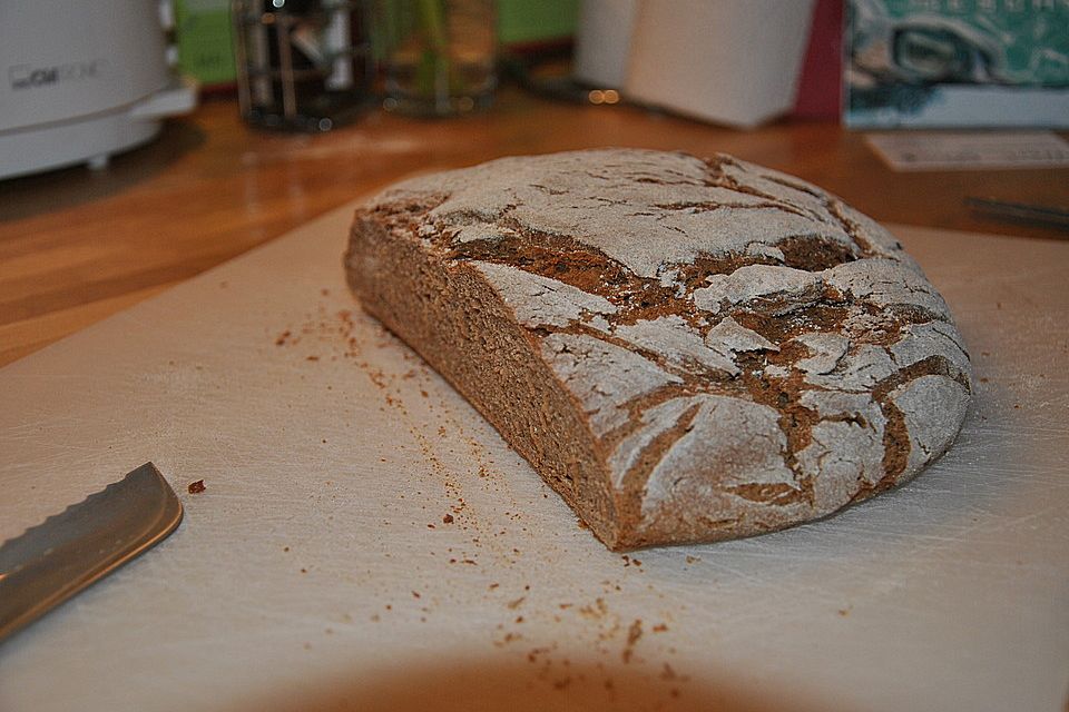 Rustikales Vollkorn-Roggenbrot