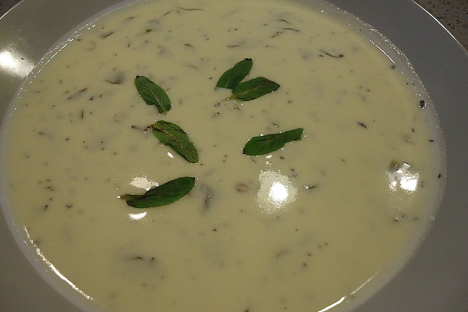 Armenische Joghurtsuppe