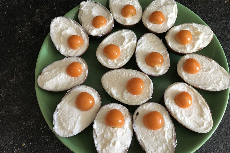 Schokoeierhälften mit Zitronencreme