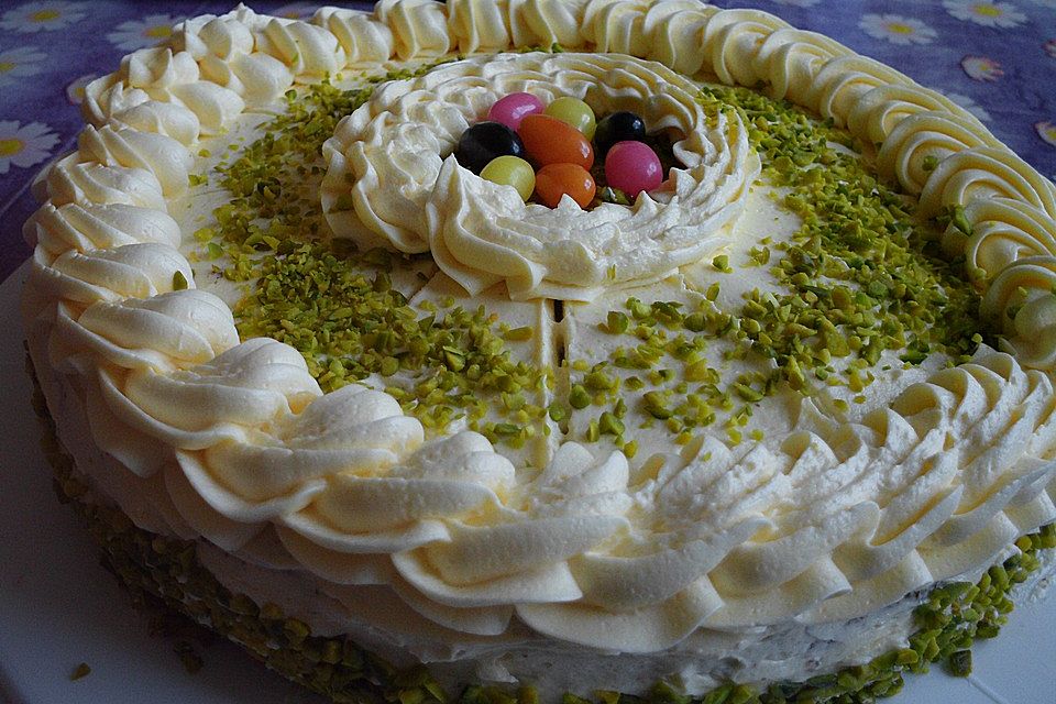 Ostertorte mit Eierlikör-Buttercreme