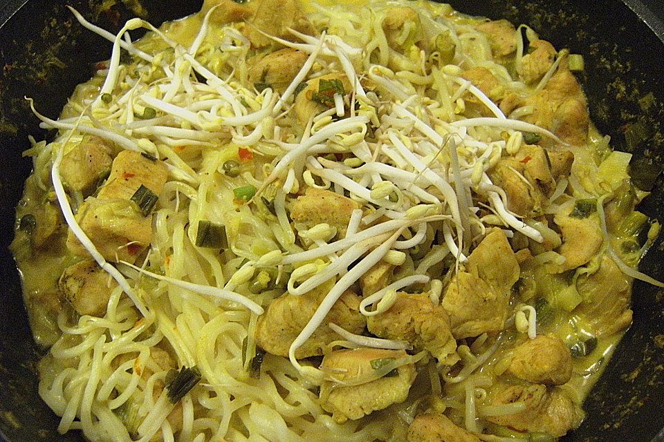 Curry Mie mit Hühnchenbrust