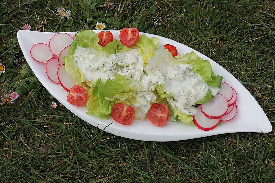 Kopfsalat an Dillsauce