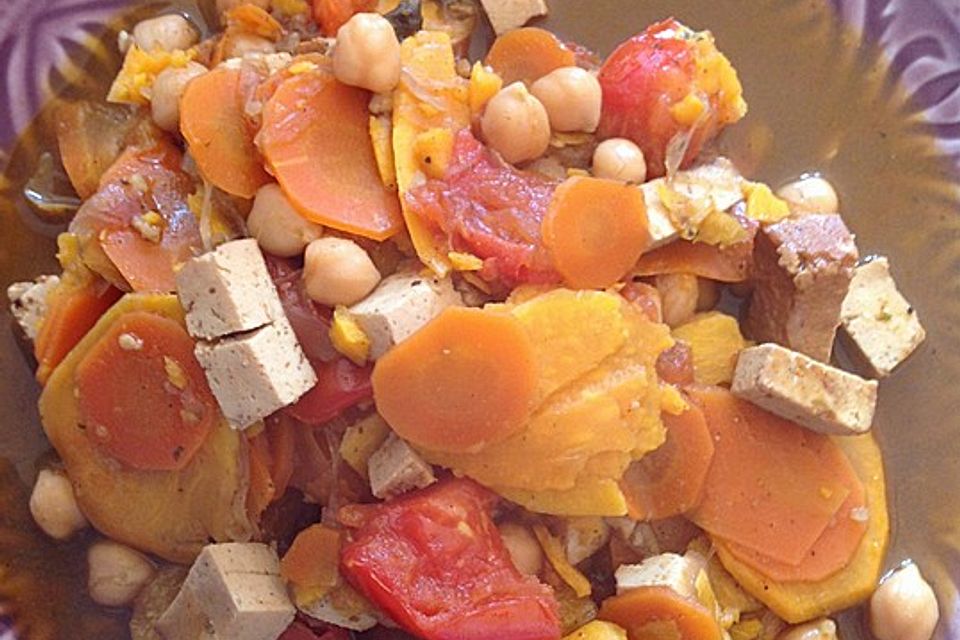 Tajine mit Räuchertofu