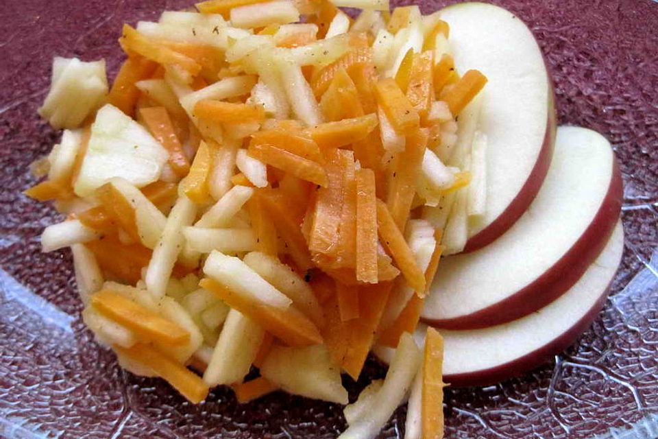 Möhren-Apfel-Rohkost