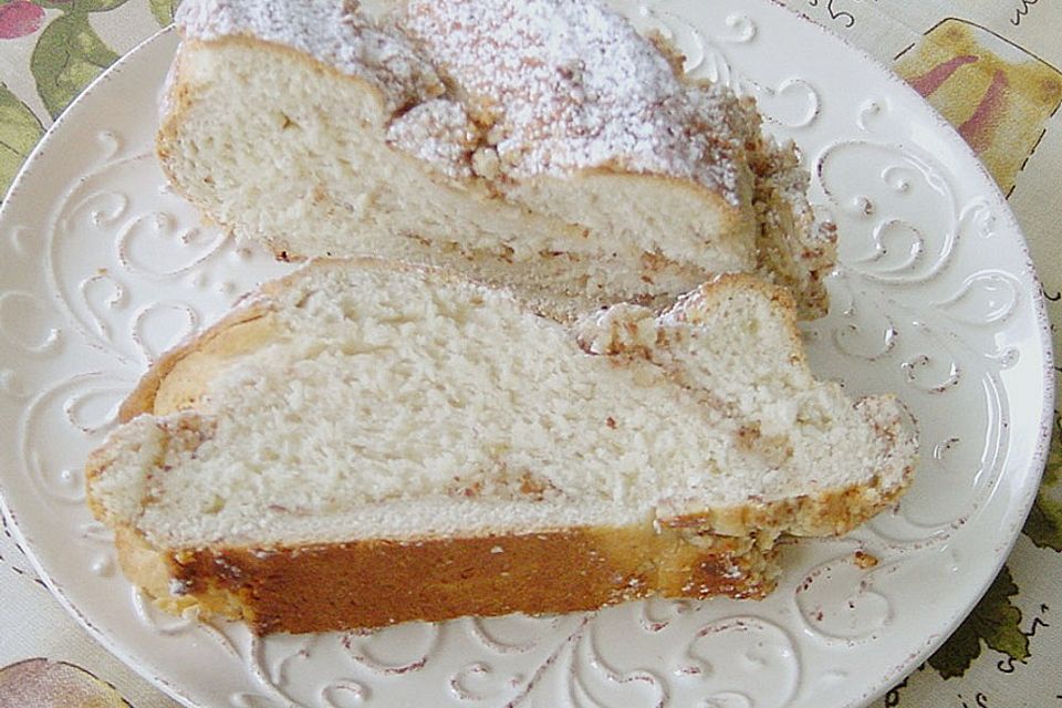 Marzipan-Hefestollen