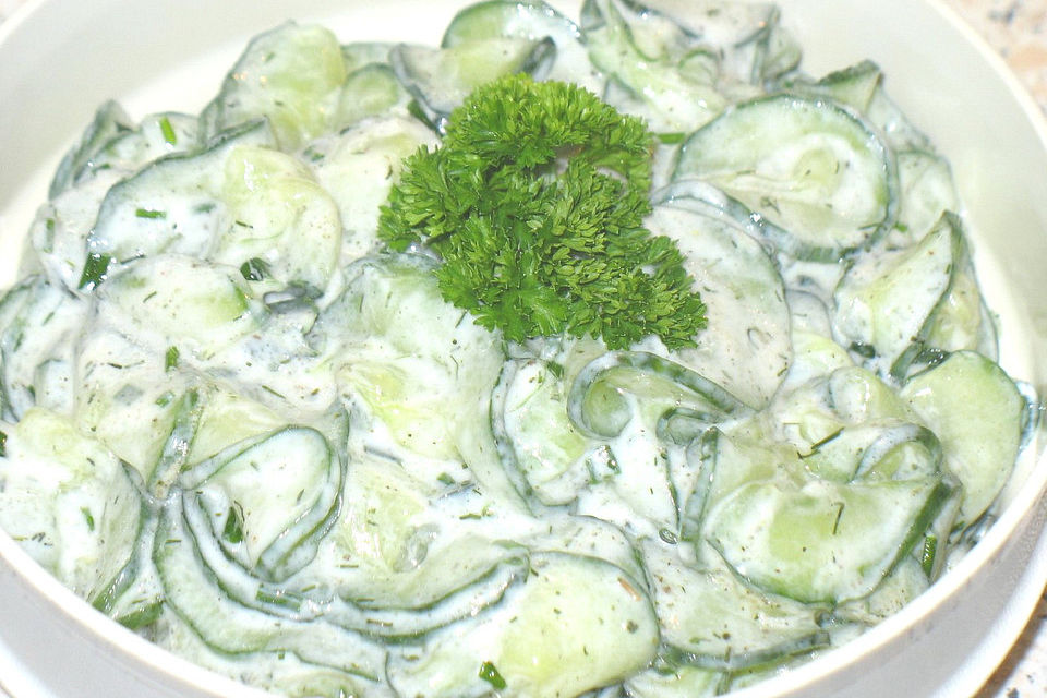 Gurkensalat mit Joghurt-Dillsauce