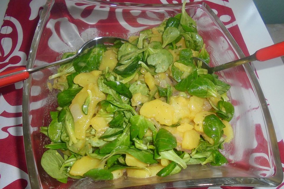 Kartoffelsalat mit Feldsalat