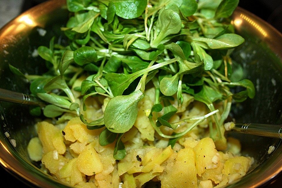 Kartoffelsalat mit Feldsalat