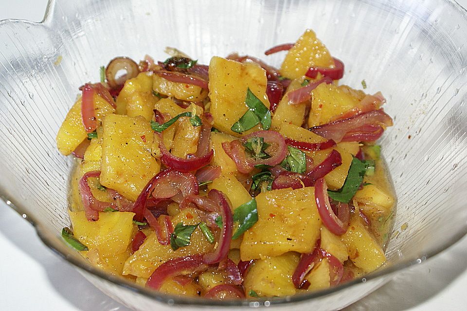 Gegrillter Ananas-Zwiebel Salat