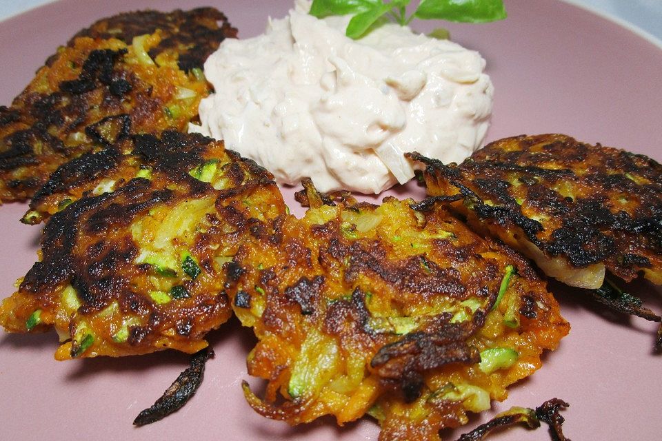 Zucchini-Möhren-Bratlinge