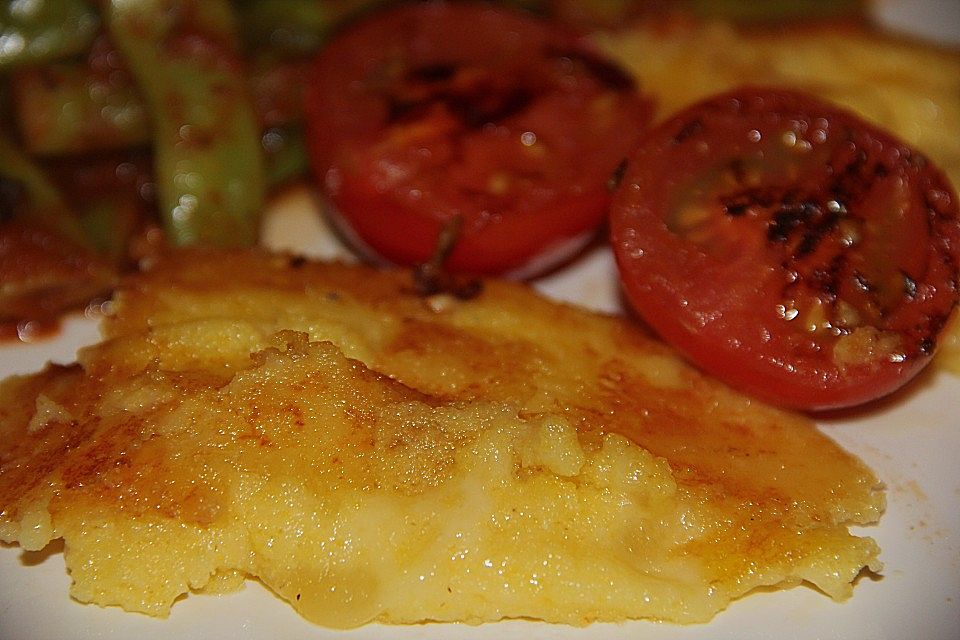 Gebratene Polenta mit Käse