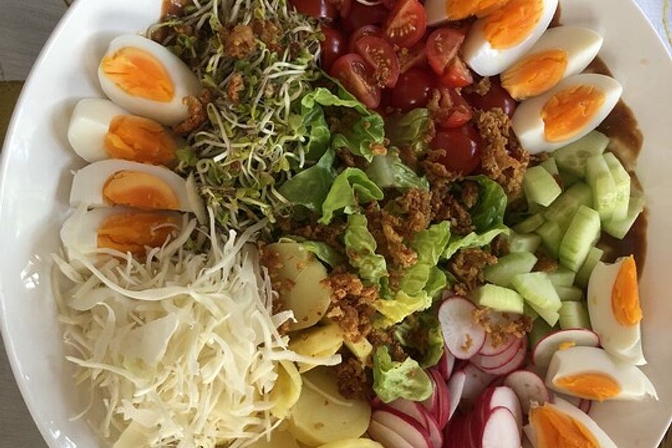 Indonesischer Gemüsesalat Gado Gado