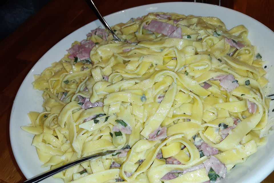 Salbei-Sahnesauce mit Pasta