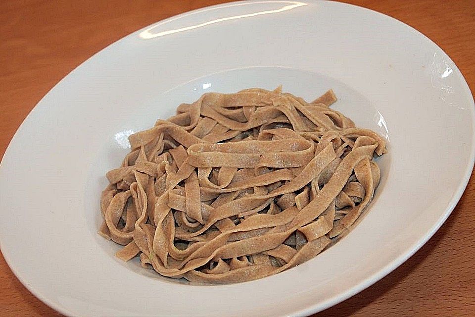 Bärlauch-Vollkornpasta