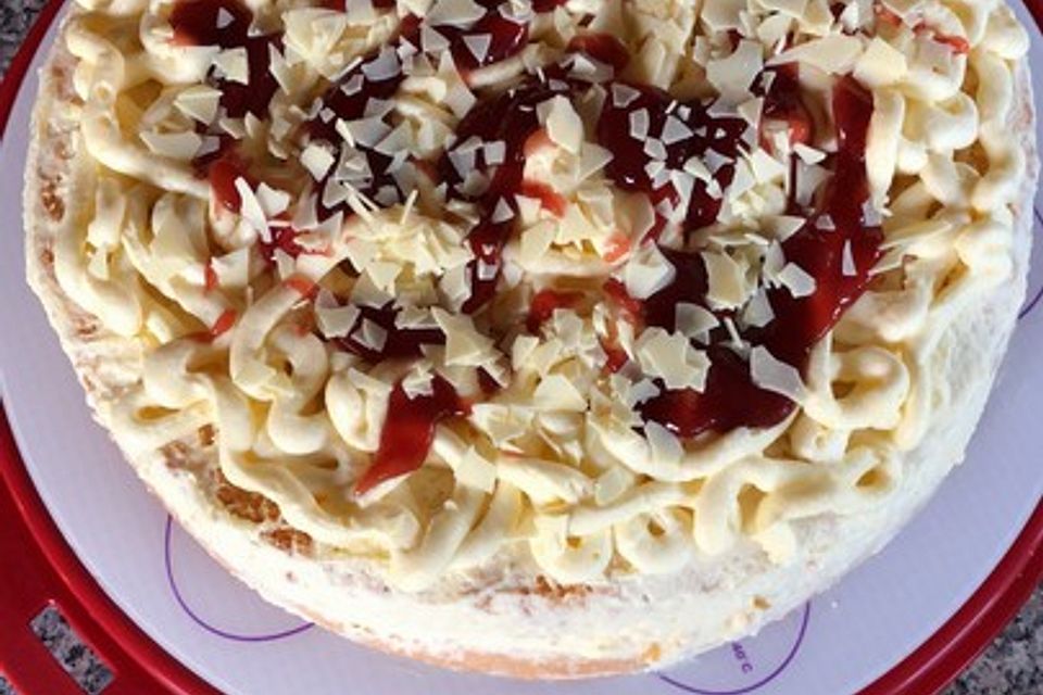 Erdbeer-Spaghettieis-Torte