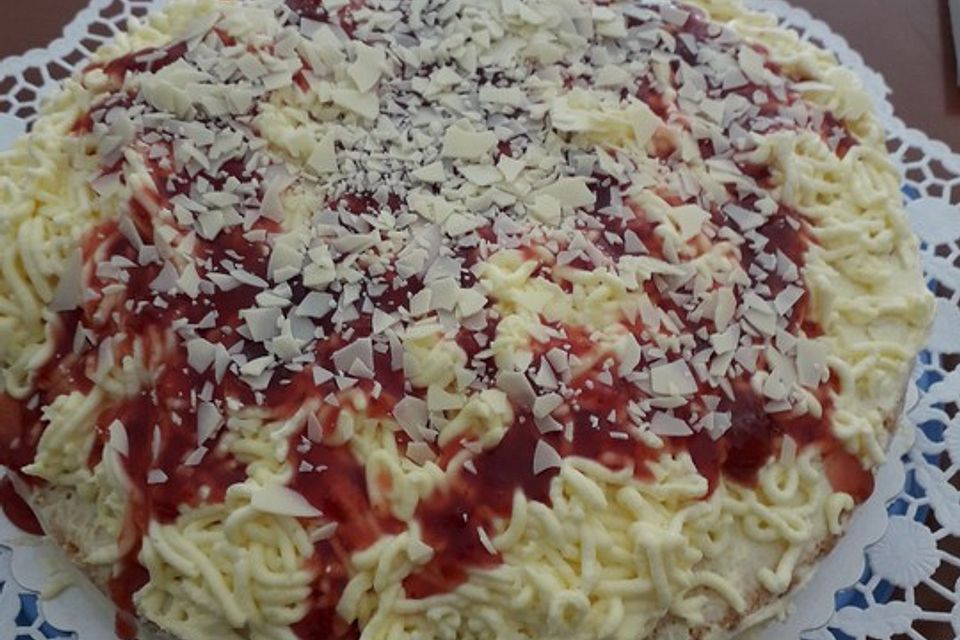 Erdbeer-Spaghettieis-Torte