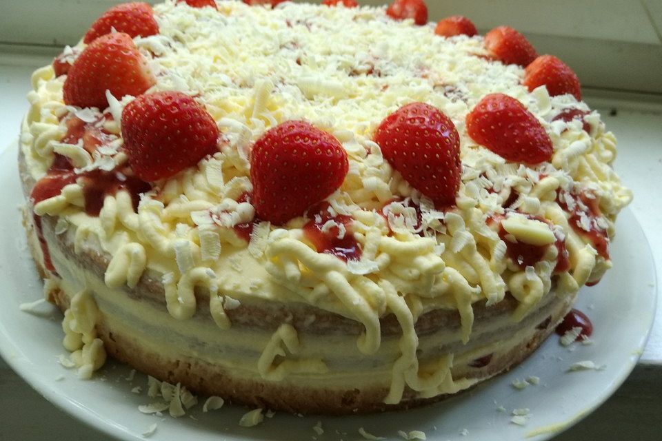 Erdbeer-Spaghettieis-Torte