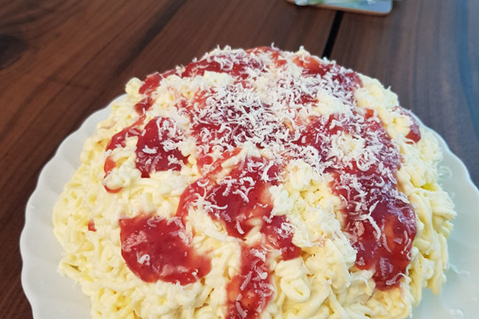 Erdbeer-Spaghettieis-Torte