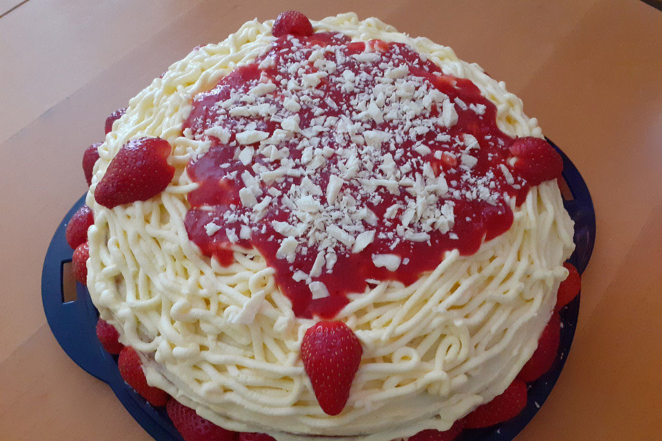 Erdbeer-Spaghettieis-Torte